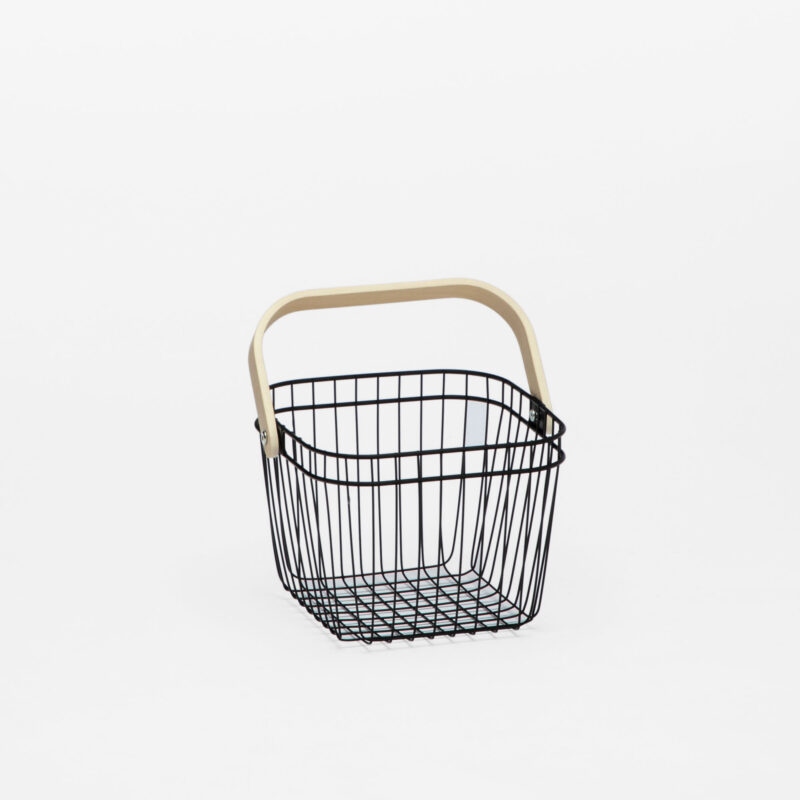 WIRE METAL BASKET WITH WOODEN HANDLE