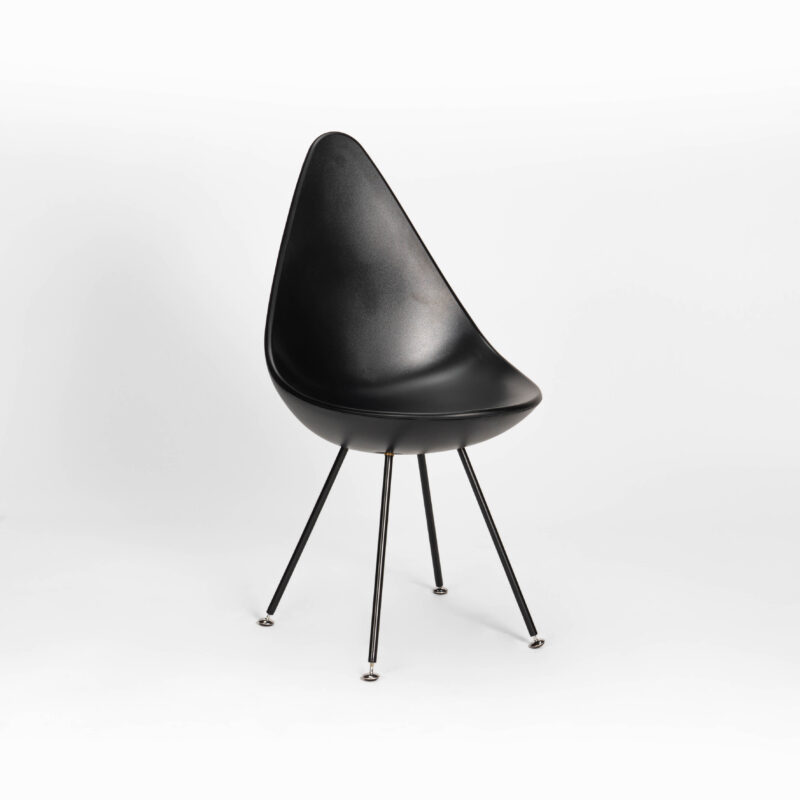 PP CHAIR WITH POWDER COATED METAL LEGS