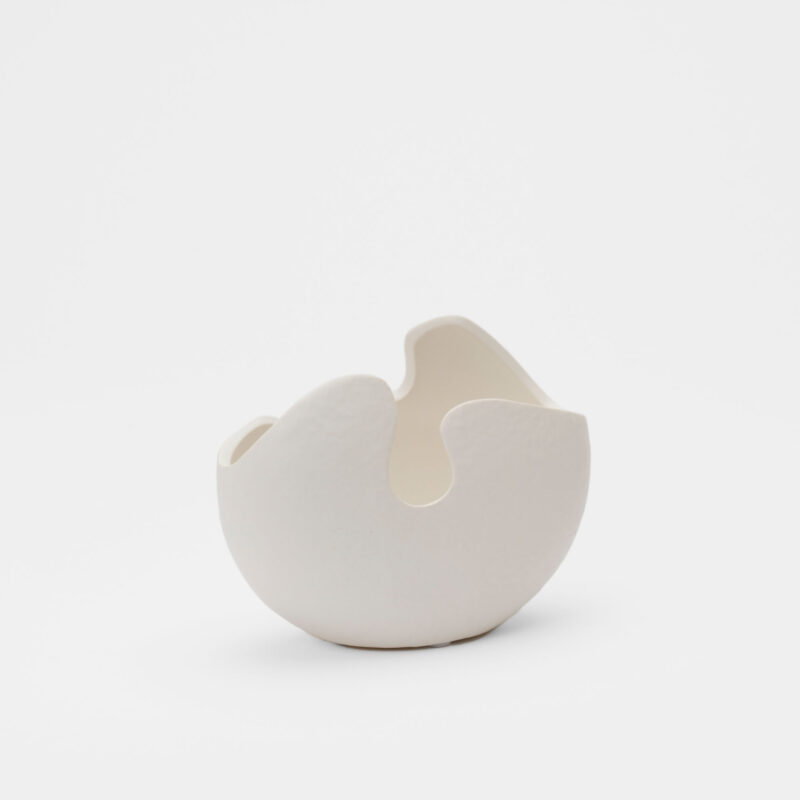 WHITE DECORATIVE CERAMIC VASE
