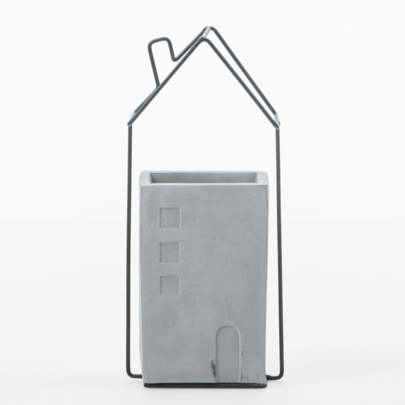 BLACK METAL WIRE HOUSE WITH CEMENT VASE
