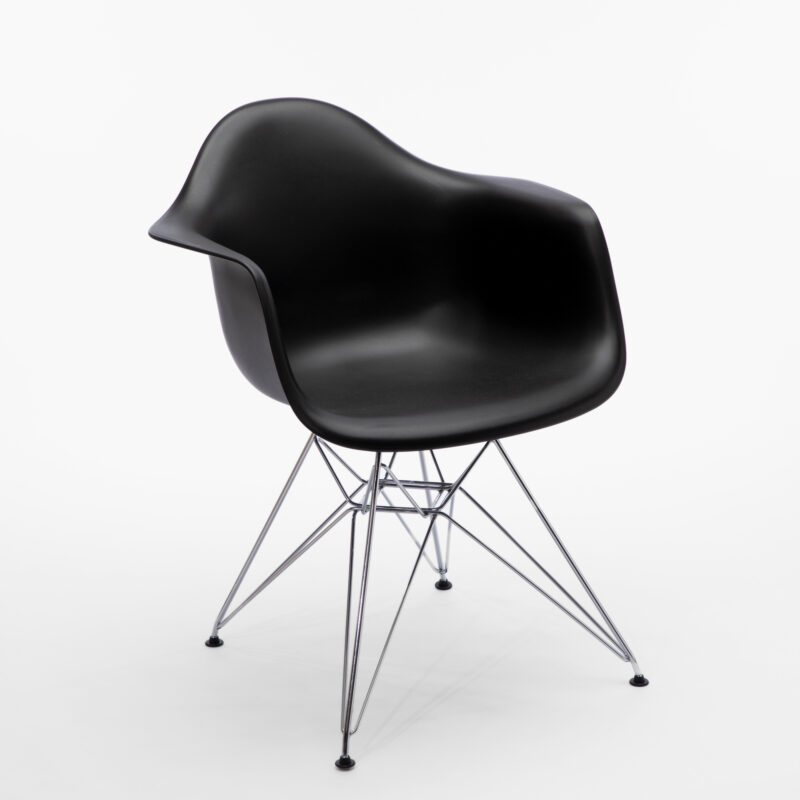 PP ARMCHAIR WITH CHROME METAL LEGS