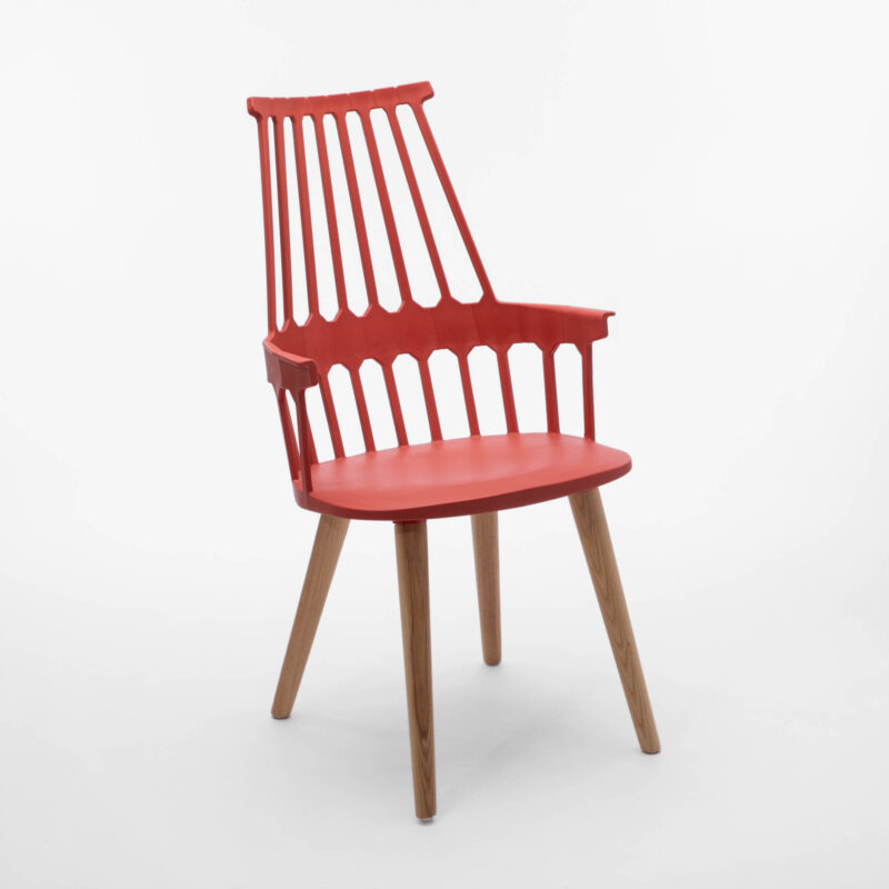 PP ARMCHAIR WITH WOODEN LEGS