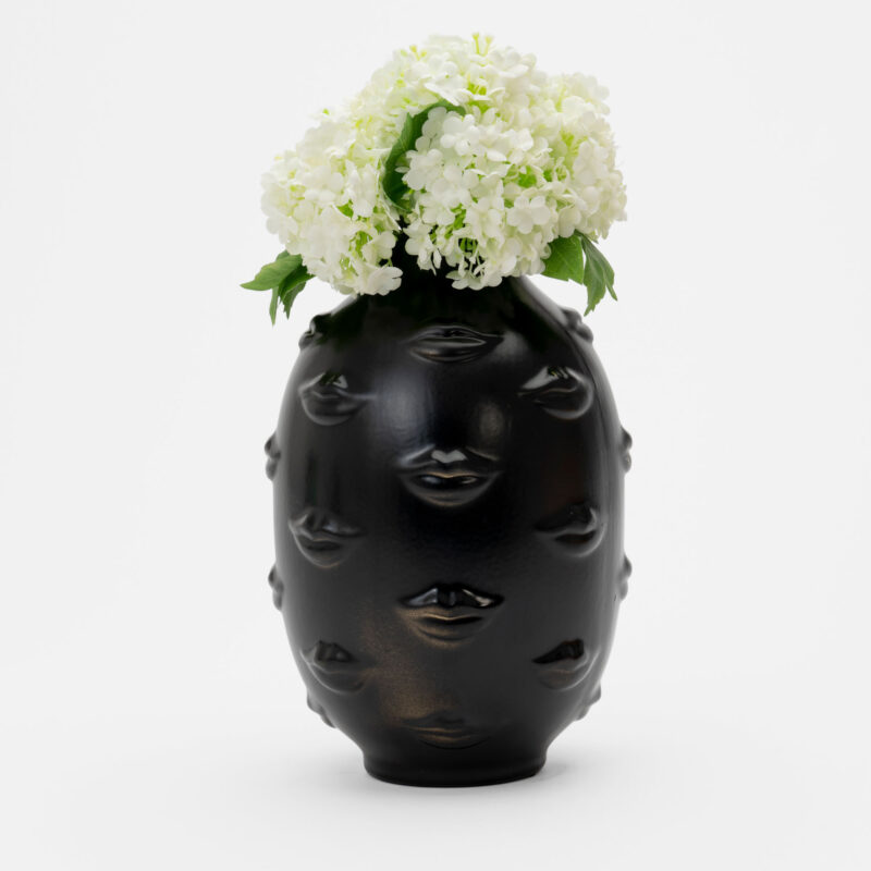 WHITE CERAMIC FLOWER VASE WITH LIPS DESIGN - Image 2