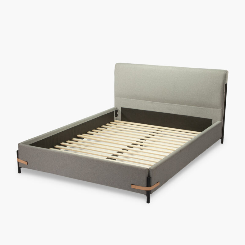 UPHOLSTERED KING SIZE BED