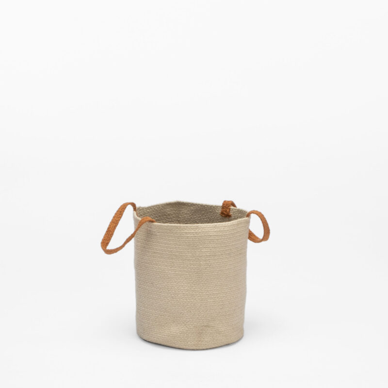 ROUND BRAIDED BASKET WITH HANDLES