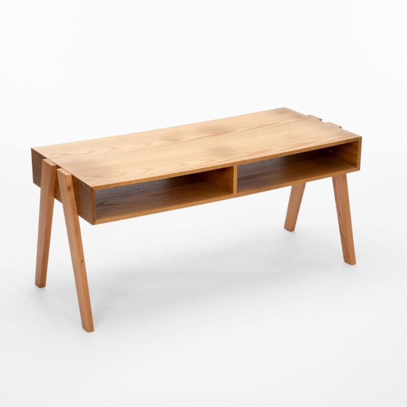 OAK VENEER WITH WOODEN LEGS COFFEE TABLE