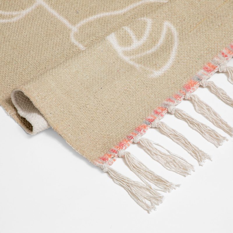 COTTON AREA RUG WITH ABSTRACT FACES PATTERN - Image 2